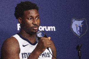 不理想！小贾伦·杰克逊14中7拿到19分6板 出现5失误&6犯离场