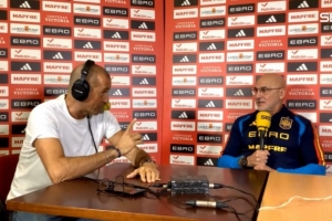 德拉富恩特：亚马尔离开时很伤心，有俱乐部曾感谢我照顾球员