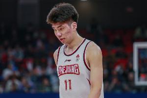 媒体人：俱乐部16日才有比赛 不知道为啥这么着急召回余嘉豪