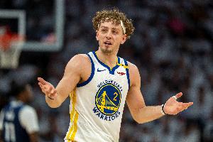 末节3分4板2断1帽！波杰姆斯基7中2拿到6分6板4助3断1帽