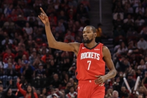 百花齐放！火箭上半场狂轰81分 并列队史上半场得分第三高！