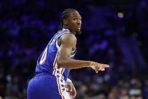 得分上双！马克西首节7中3拿到10分1板1断