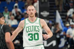 豪泽：大家建立默契速度很快 我们在彼此适应正朝着正确方向前进